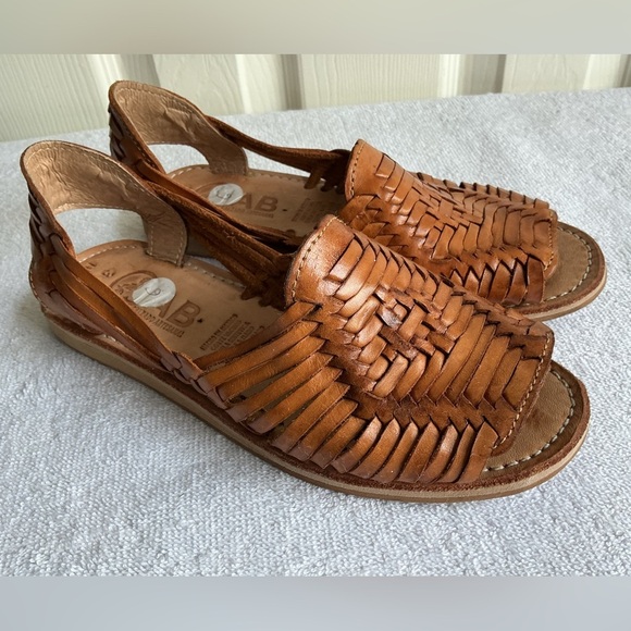 Handmade Genuine Leather Women's Sandals - Picture 2 of 8